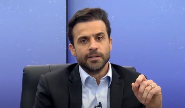 O candidato Pablo Marçal durante a sabatina da Revista Oeste